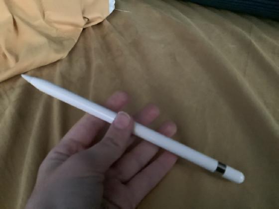 i gOt aN aPpLe PeNcIl